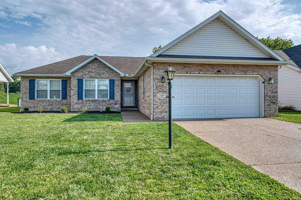 728 Strawberry Hill Road, Evansville, IN 47711