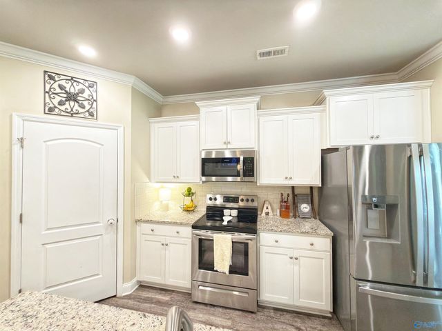 264 Falcon Ridge Drive, New Market, AL 35761