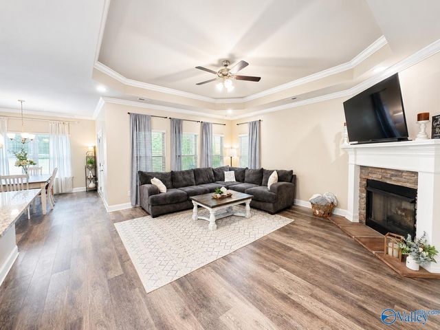 264 Falcon Ridge Drive, New Market, AL 35761