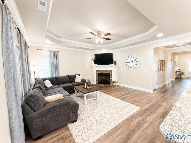 264 Falcon Ridge Drive, New Market, AL 35761