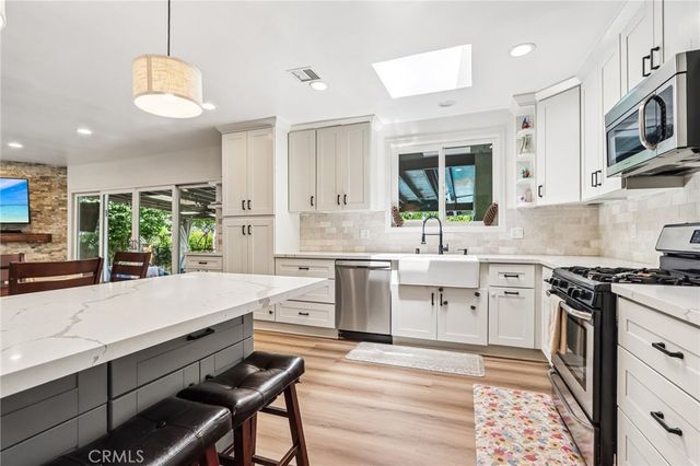 18937 Sylvan Street, Tarzana, CA 91335