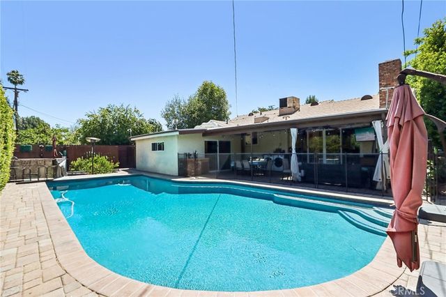 18937 Sylvan Street, Tarzana, CA 91335