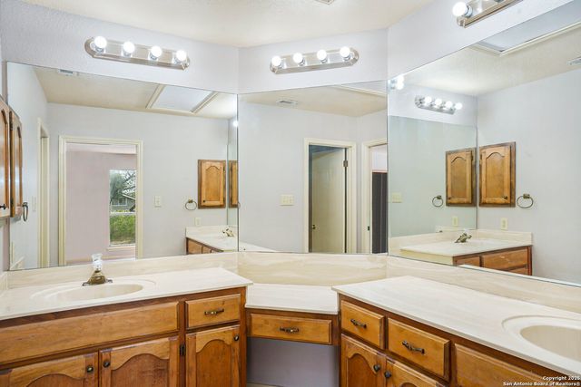 18030 Summer Knoll, San Antonio, TX 78258