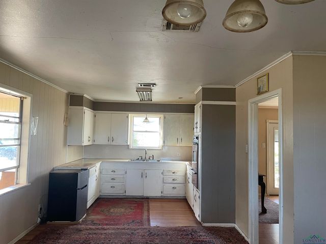 2300 Kaynell Dr, Henderson, TX 75654