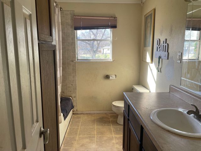 2300 Kaynell Dr, Henderson, TX 75654