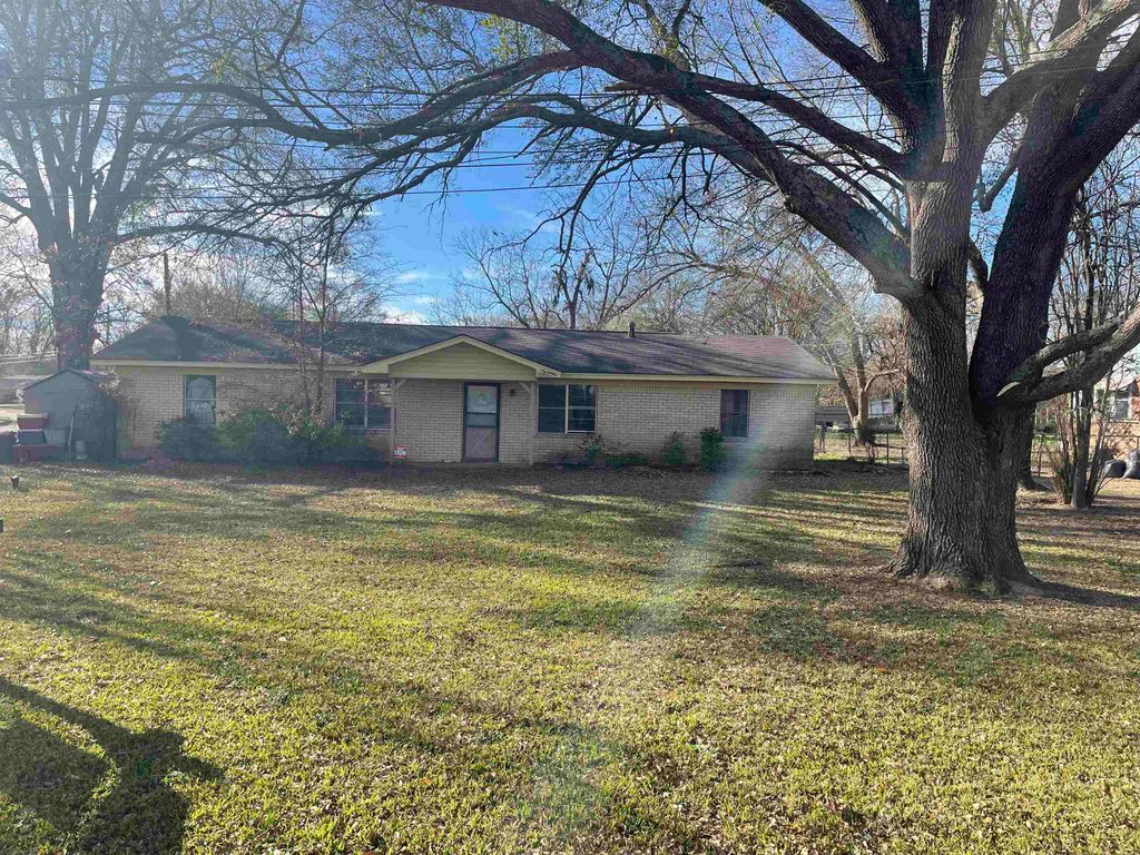 2300 Kaynell Dr, Henderson, TX 75654