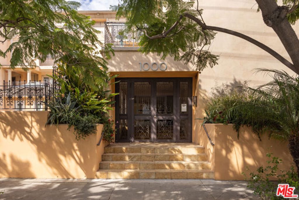 1000 S Westgate Avenue 216, Los Angeles, CA 90049