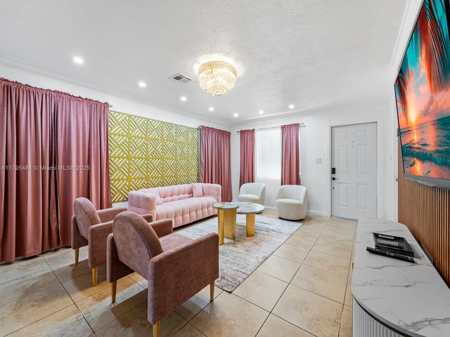 1761 NE 52nd St 1-2, Fort Lauderdale, FL 33334