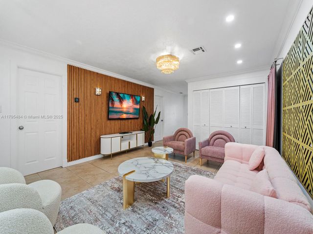 1761 NE 52nd St 1-2, Fort Lauderdale, FL 33334