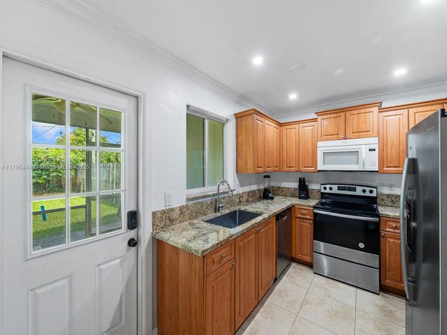 1761 NE 52nd St 1-2, Fort Lauderdale, FL 33334