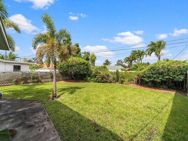 1761 NE 52nd St 1-2, Fort Lauderdale, FL 33334