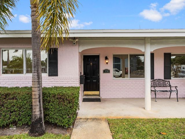 1761 NE 52nd St 1-2, Fort Lauderdale, FL 33334