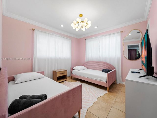 1761 NE 52nd St 1-2, Fort Lauderdale, FL 33334