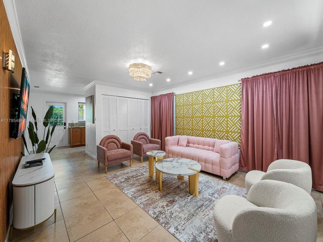 1761 NE 52nd St 1-2, Fort Lauderdale, FL 33334