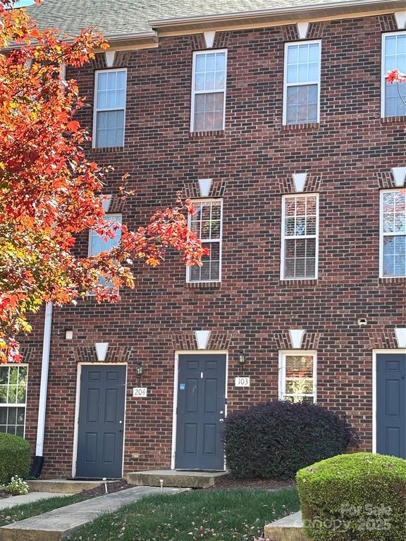 118 Steam Engine Drive 103, Mooresville, NC 28115