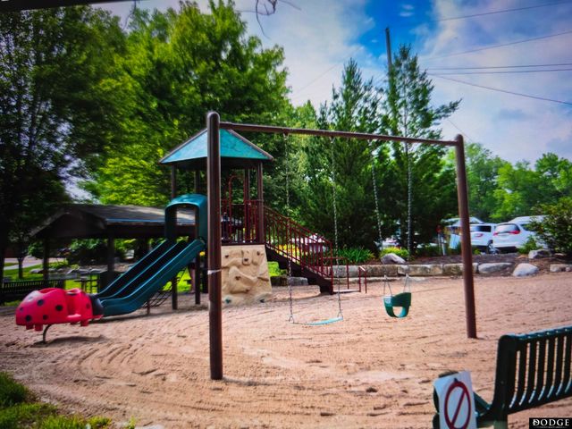 S-1121 Cottonwood Lane, Fremont, NE 68025