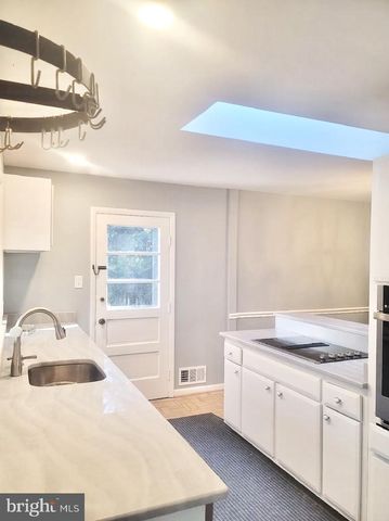 4962 SABRA LN, Annandale, VA 22003