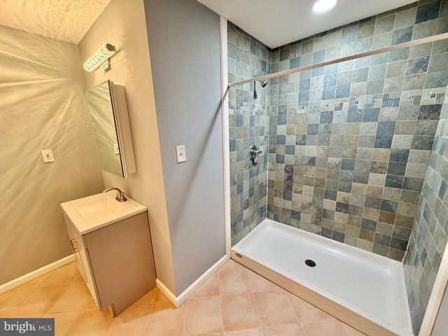 4962 SABRA LN, Annandale, VA 22003