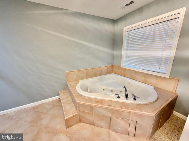 4962 SABRA LN, Annandale, VA 22003