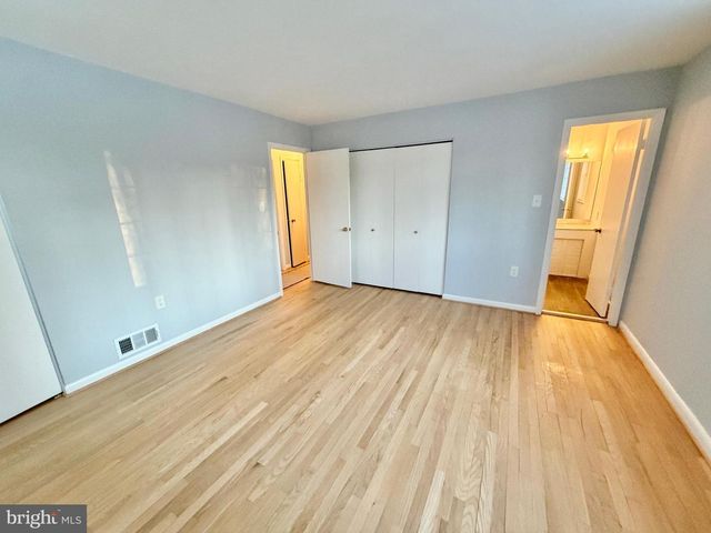 4962 SABRA LN, Annandale, VA 22003