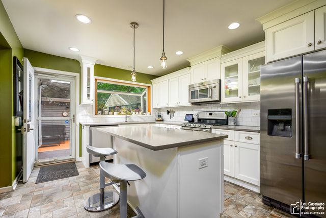 1525 WEDGEFIELD Circle, Naperville, IL 60563
