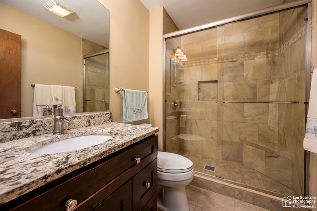 1525 WEDGEFIELD Circle, Naperville, IL 60563