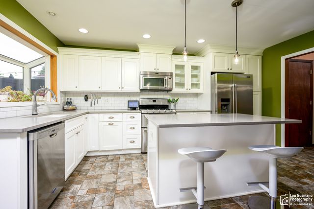 1525 WEDGEFIELD Circle, Naperville, IL 60563
