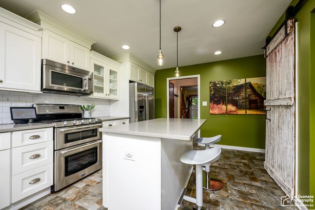 1525 WEDGEFIELD Circle, Naperville, IL 60563