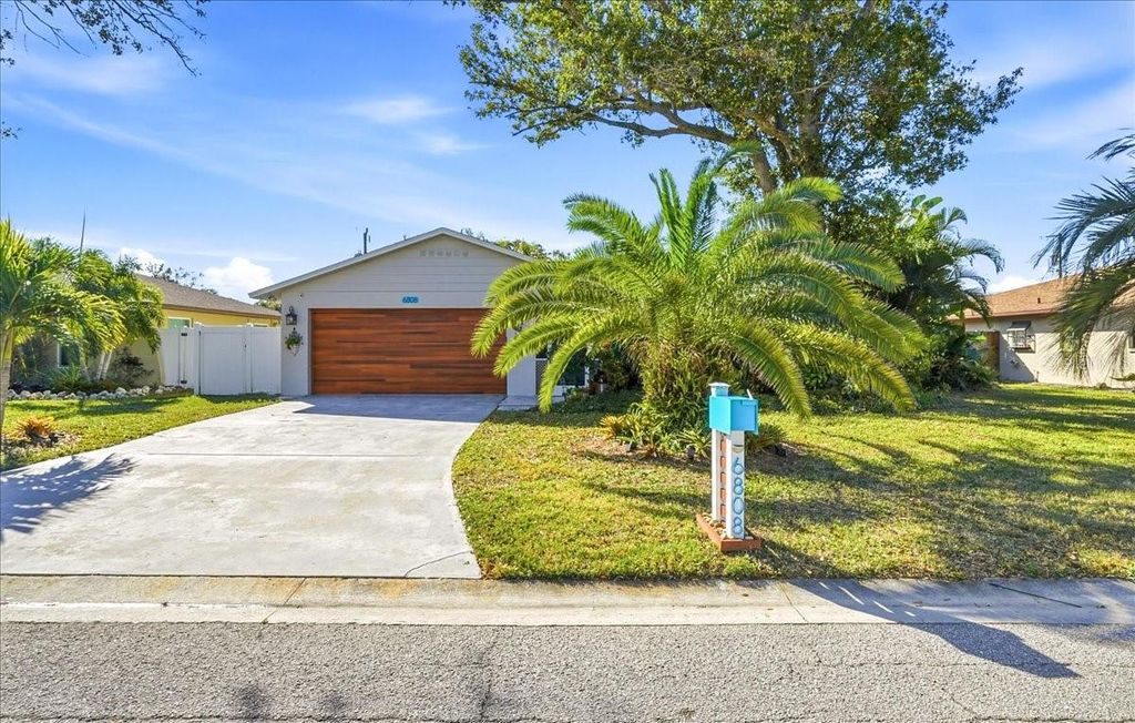 6808 FRIENDSHIP DRIVE, Sarasota, FL 34241