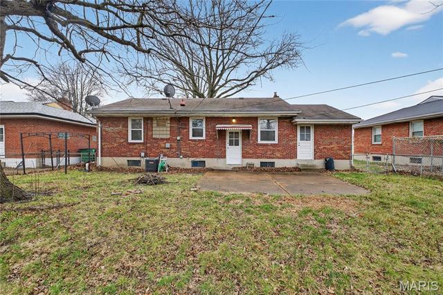 9240 Hathaway Drive, Jennings, MO 63136