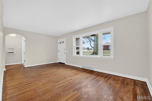 9240 Hathaway Drive, Jennings, MO 63136