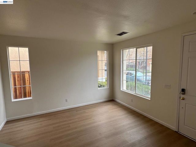 1265 Alder Creek Cir, San Leandro, CA 94577