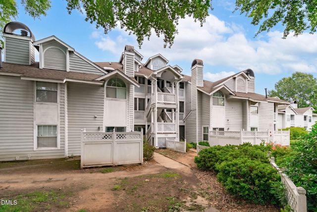 3806 Grey Harbor Drive 302, Raleigh, NC 27616