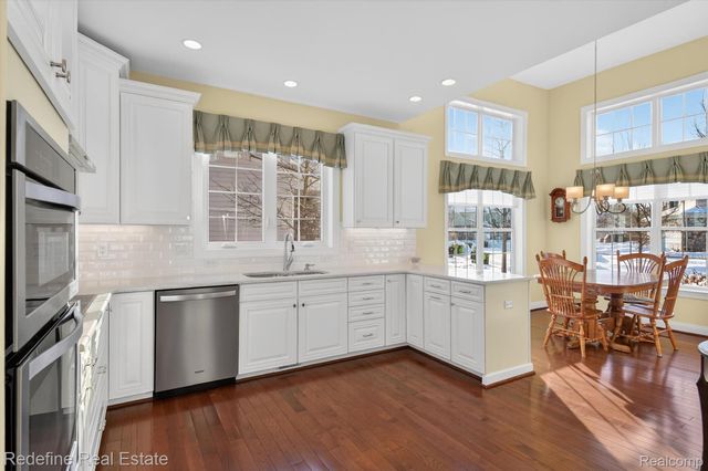 42896 Cardinal Way, Novi, MI 48375