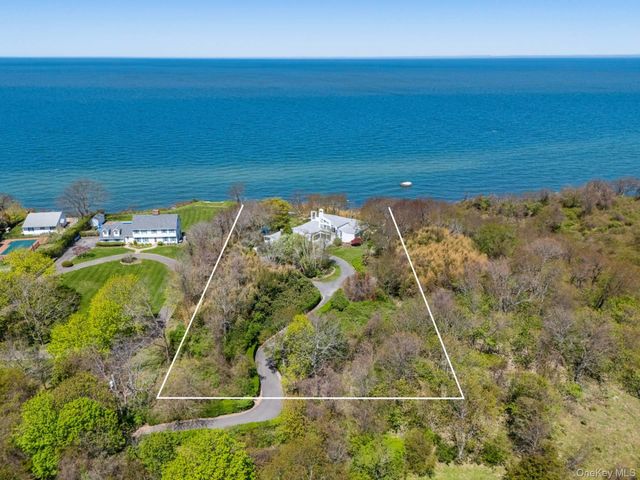 4105 Soundview Avenue, Mattituck, NY 11952