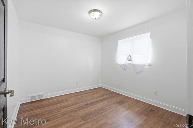 19630 Broadacres Street, Clinton Charter Township, MI 48035