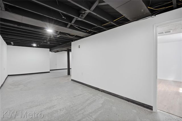 19630 Broadacres Street, Clinton Charter Township, MI 48035