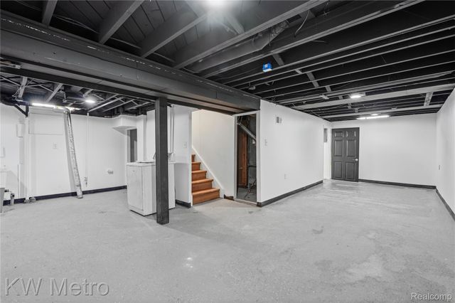 19630 Broadacres Street, Clinton Charter Township, MI 48035