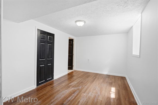 19630 Broadacres Street, Clinton Charter Township, MI 48035