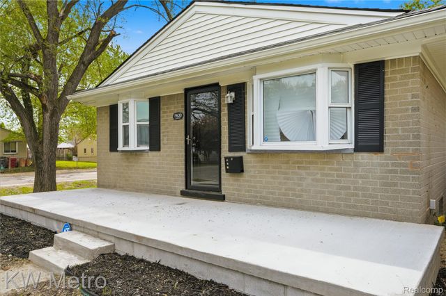 19630 Broadacres Street, Clinton Charter Township, MI 48035