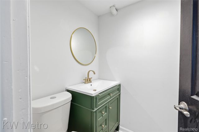 19630 Broadacres Street, Clinton Charter Township, MI 48035