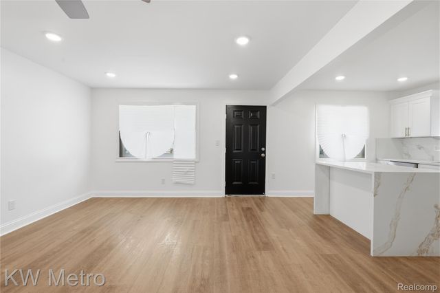 19630 Broadacres Street, Clinton Charter Township, MI 48035
