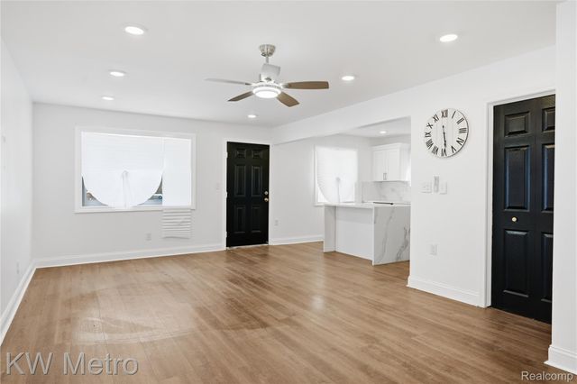 19630 Broadacres Street, Clinton Charter Township, MI 48035