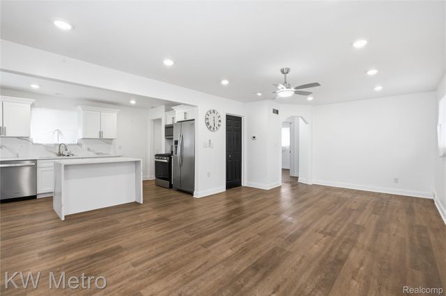 19630 Broadacres Street, Clinton Charter Township, MI 48035