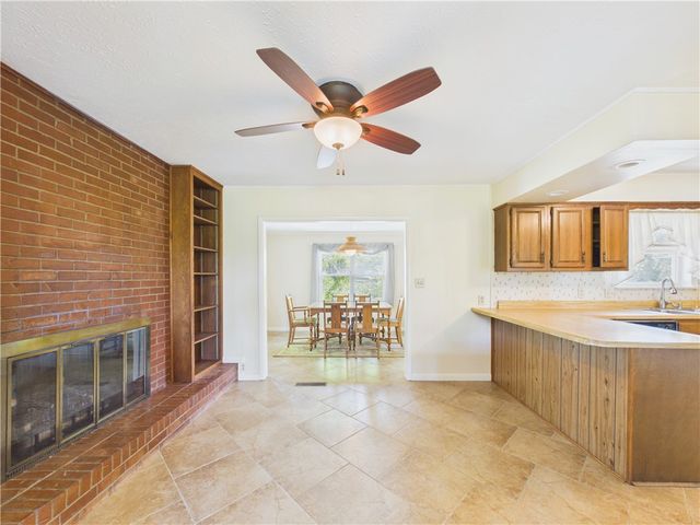 501 NW 9th Street, Bentonville, AR 72712