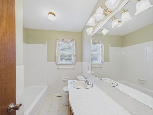 501 NW 9th Street, Bentonville, AR 72712