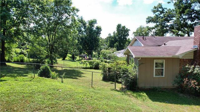 501 NW 9th Street, Bentonville, AR 72712