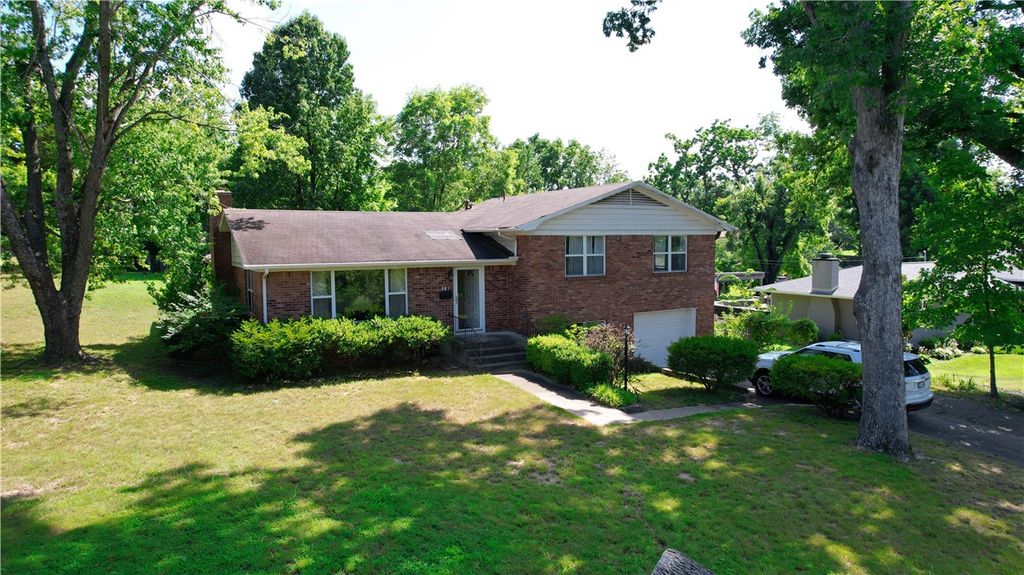 501 NW 9th Street, Bentonville, AR 72712