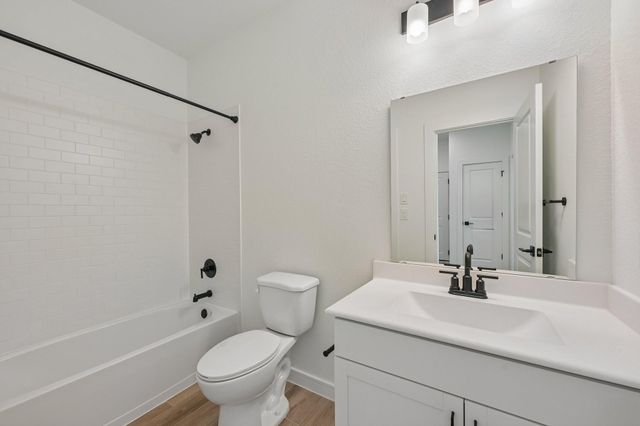 218 Dunovant Drive, Sealy, TX 77474