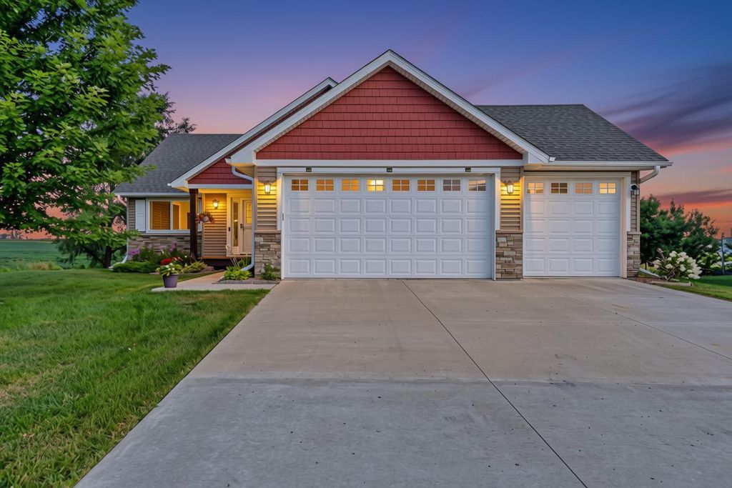 914 Prestwick Drive, Belle Plaine, MN 56011 — exterior